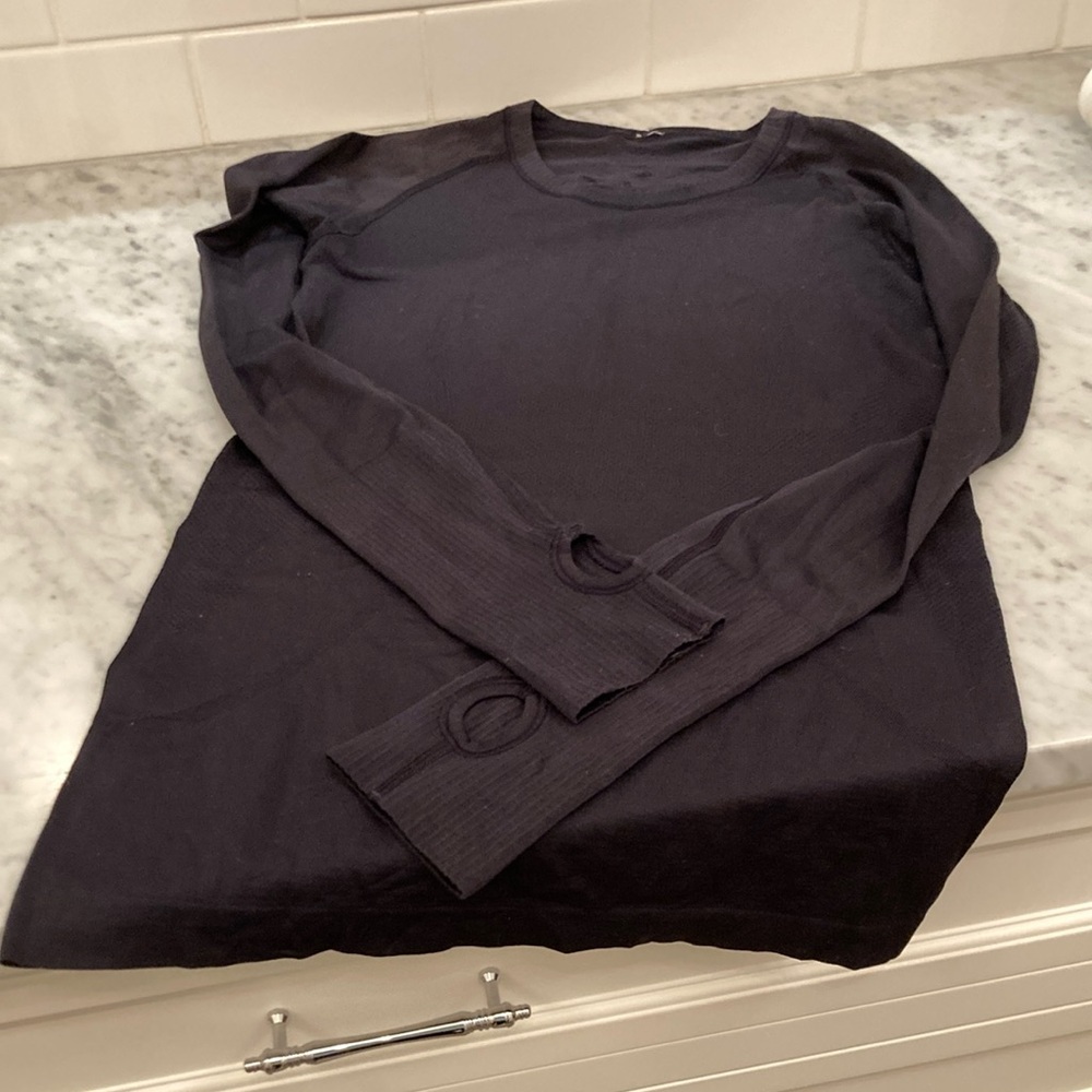 Lululemon long sleeve T Shirt